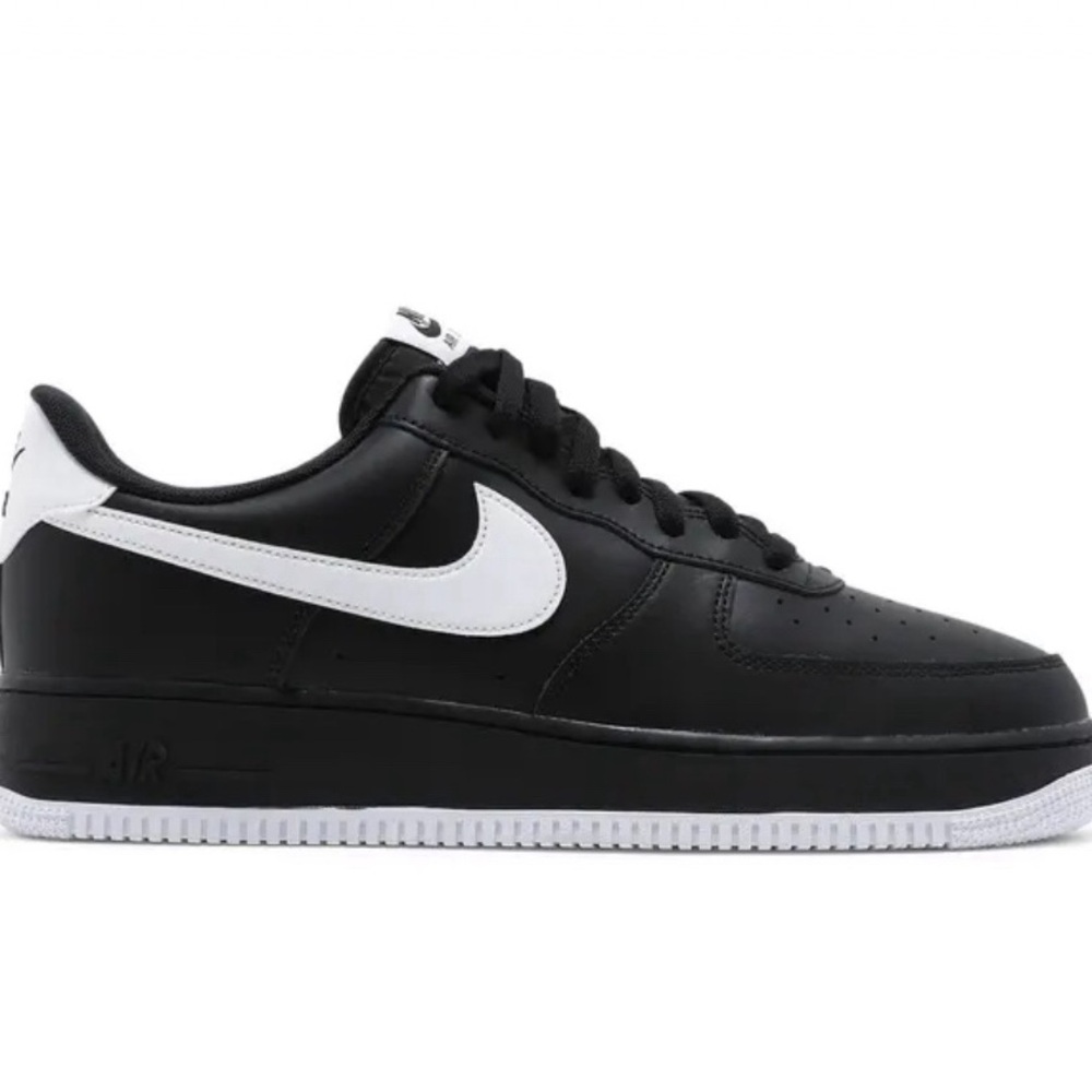 Nike Classic Black and White Low-Tops
